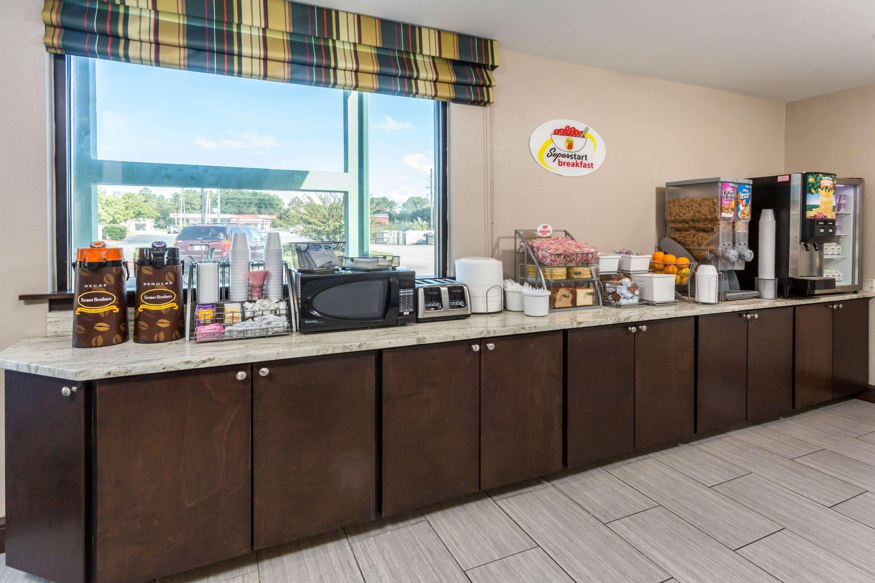 Super 8 By Wyndham Valdosta Ga I-75 Hotel Eksteriør billede