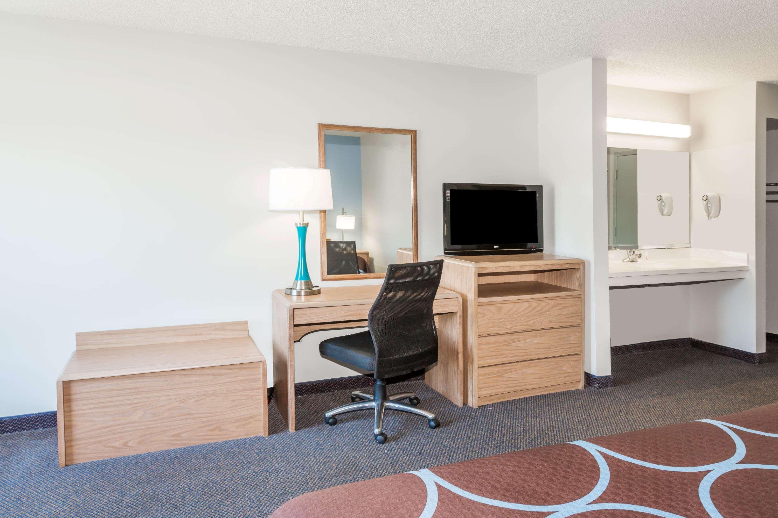 Super 8 By Wyndham Valdosta Ga I-75 Hotel Eksteriør billede