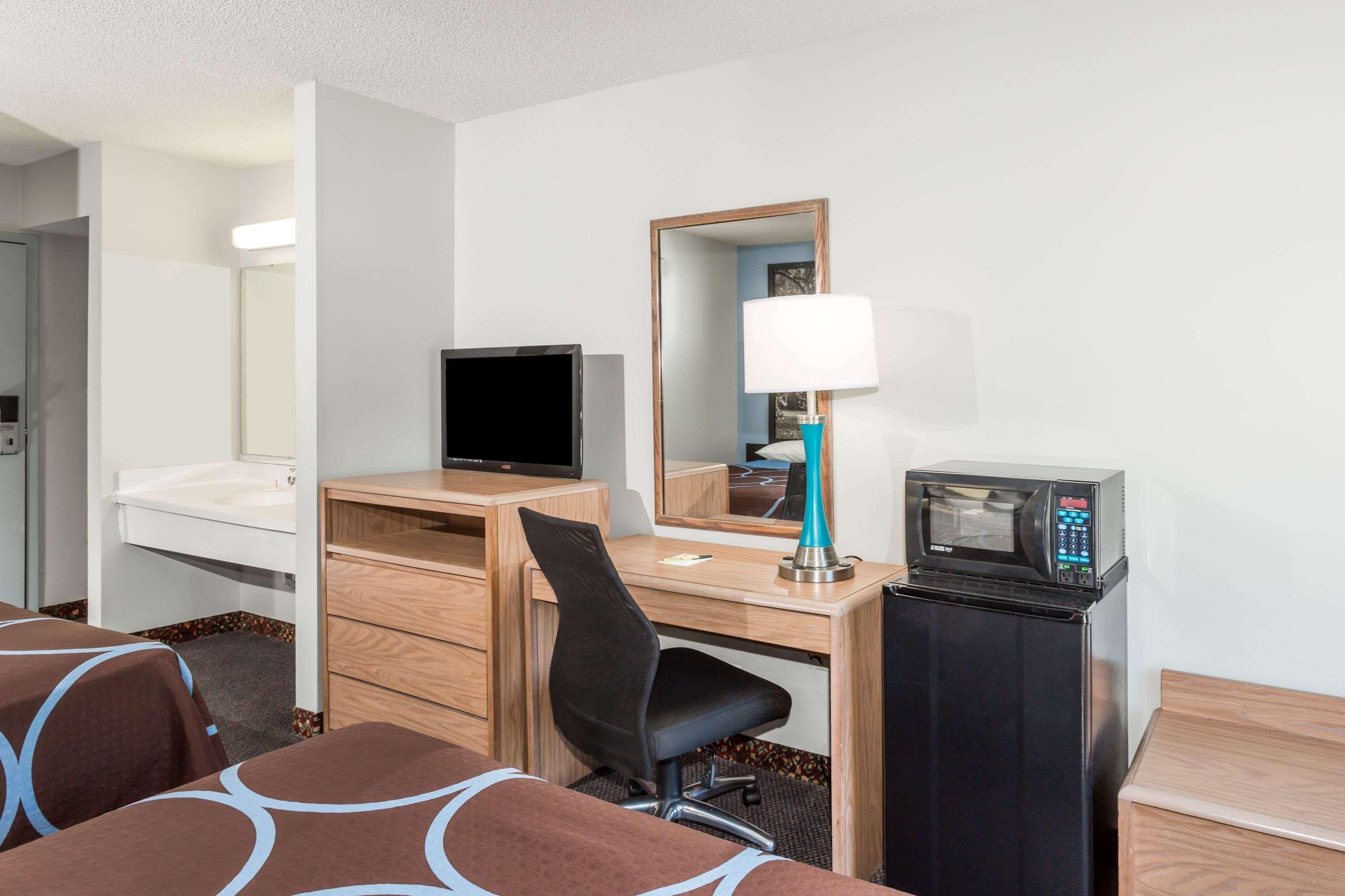 Super 8 By Wyndham Valdosta Ga I-75 Hotel Eksteriør billede